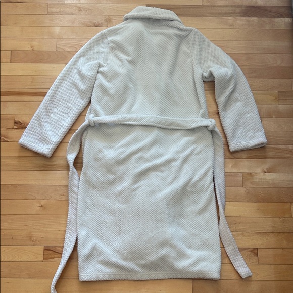 Small Laura Ashley Soft Cream Textured Robe - Picture 6 of 6